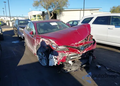 2019 Toyota Camry Hybrid Xle z USA, uszkodzony, nr VIN 4T1B21HK5KU013574